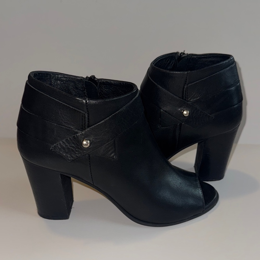 Steve Madden Black Leather Peep-Toe Block Heel Ankle Boots sz 6